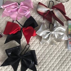 Cheer bows 2 for 8$